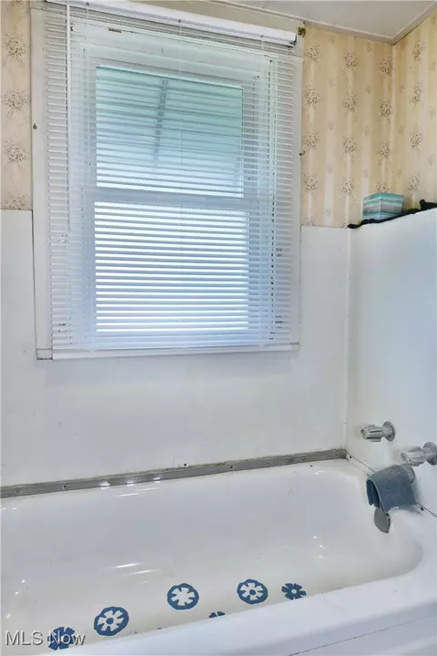 227 Maplewood Ave, Struthers, OH 44471 photo 35