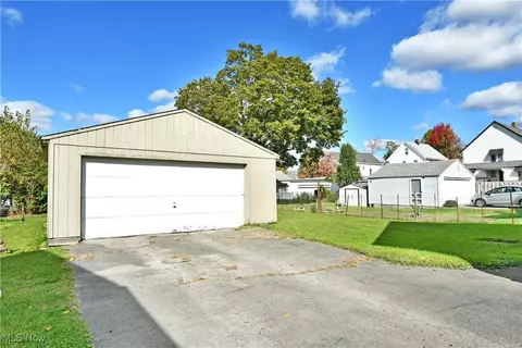 227 Maplewood Ave, Struthers, OH 44471 photo 6