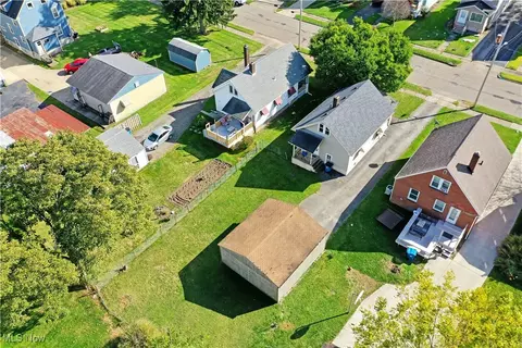 227 Maplewood Ave, Struthers, OH 44471 photo 11