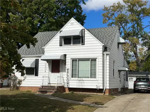 9304 Torrance Ave, Brooklyn, OH 44144