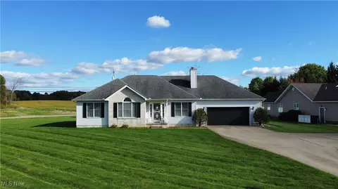 1033 Colonial Dr, Salem, OH 44460