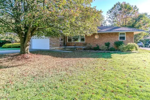 5831 Alberta Dr, Lyndhurst, OH 44124