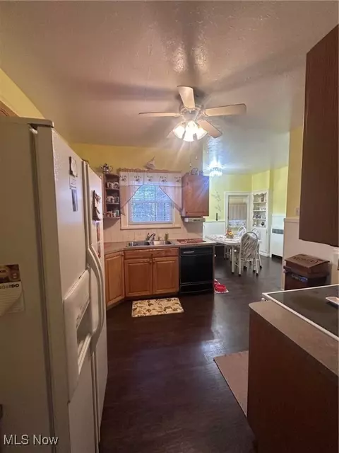 Entry Way - 1172 W 7th St, Lorain, OH 44052 photo 2 of 3