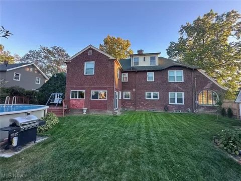 Exterior - 1172 W 7th St, Lorain, OH 44052 photo 6 of 8