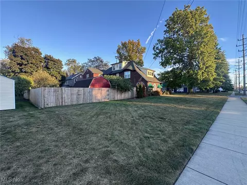 Exterior - 1172 W 7th St, Lorain, OH 44052 photo 4 of 8
