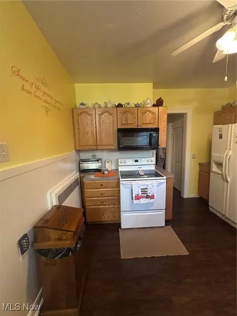 Kitchen - 1172 W 7th St, Lorain, OH 44052 photo 2 of 3