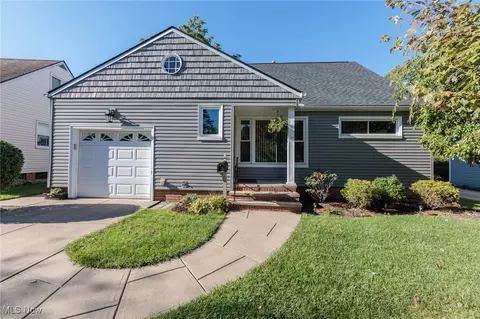 16691 Craigmere Dr, Middleburg Heights, OH 44130