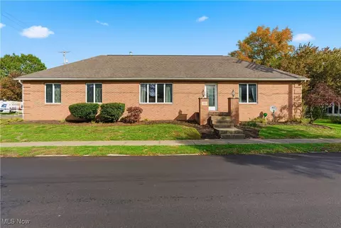 107 E Broad St, Louisville, OH 44641