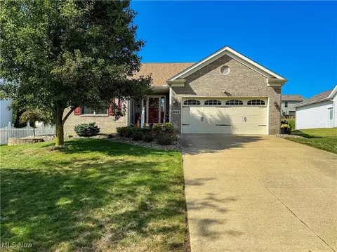 612 33rd St SW, Barberton, OH 44203