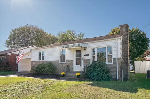 1012 39th St, Vienna, WV 26105