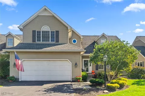 43 Greystone Dr, Poland, OH 44514