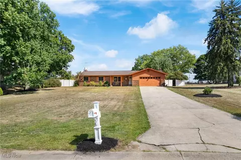 502 Valley Crest Dr, Mogadore, OH 44260