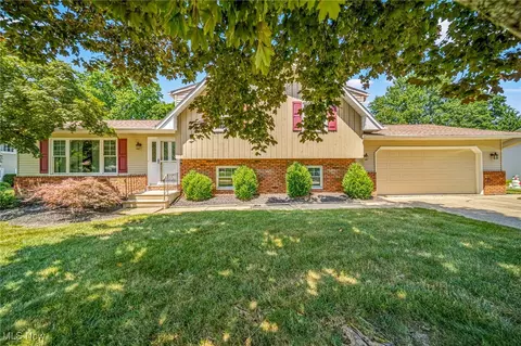 9421 Ridgeside Dr, Mentor, OH 44060