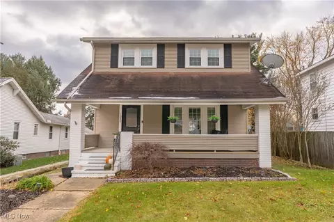 1030 Sunset Dr, Alliance, OH 44601