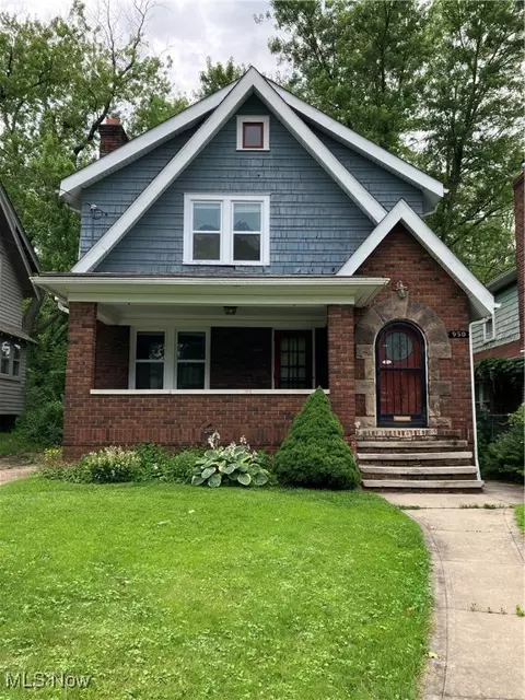 950 Winton Ave, Akron, OH 44320