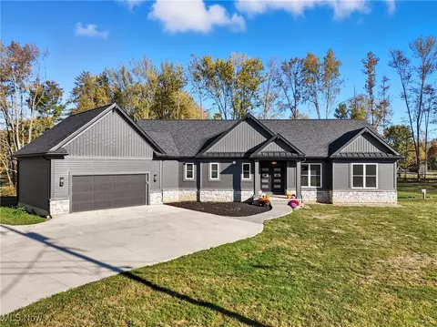 5906 Russia Rd, South Amherst, OH 44001