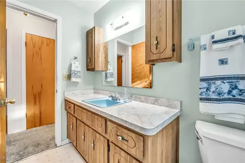 Bath - 35690 Solon Rd, Solon, OH 44139 photo 2 of 4