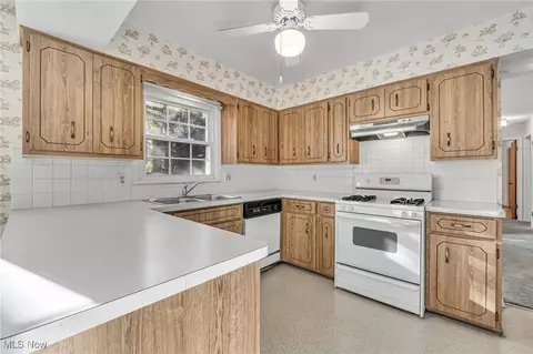 Kitchen - 35690 Solon Rd, Solon, OH 44139 photo 2 of 4