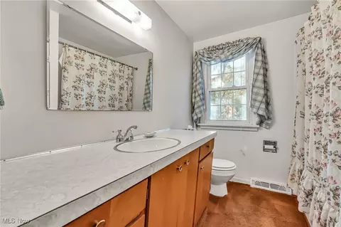 Bath - 35690 Solon Rd, Solon, OH 44139 photo 4 of 4