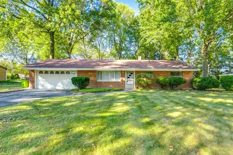 1533 Bradford Dr, Macedonia, OH 44056