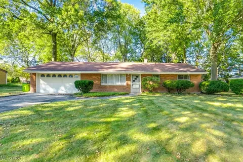 1533 Bradford Dr, Macedonia, OH 44056