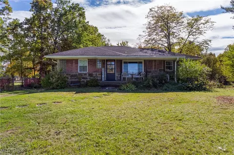 6565 Mccartney Rd, Lowellville, OH 44436
