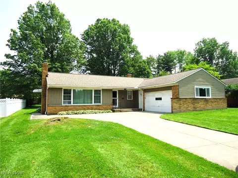 1857 Brainard Rd, Lyndhurst, OH 44124
