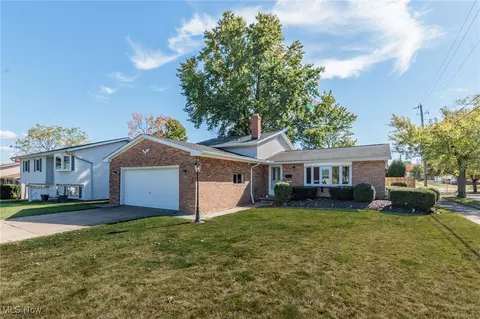3195 Marda Dr, Parma, OH 44134