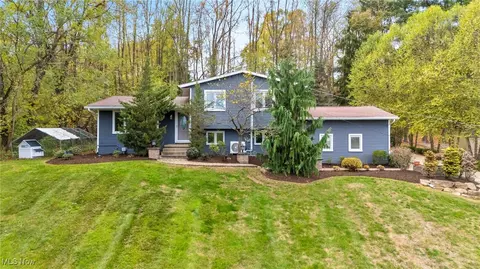 427 Valley Crest Dr, Mogadore, OH 44260