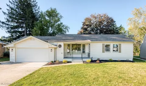 4532 S Frontenac Dr, Warrensville Heights, OH 44128