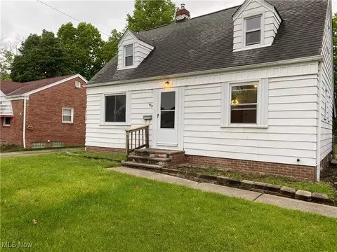 854 E 258th St, Euclid, OH 44132 photo 1