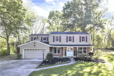 6617 Sutton Dr, North Olmsted, OH 44070