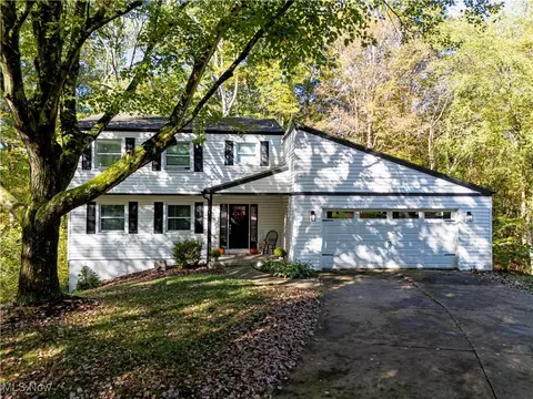 2782 Tanglewood Dr, Wooster, OH 44691