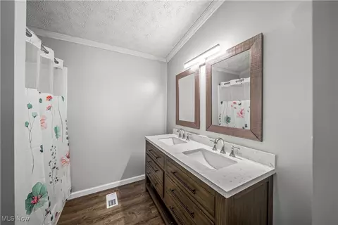 Bath - 151 Oaktree Ln, Hiram, OH 44234 photo 1 of 3