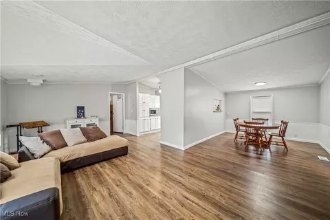 Living - 151 Oaktree Ln, Hiram, OH 44234 photo 2 of 3