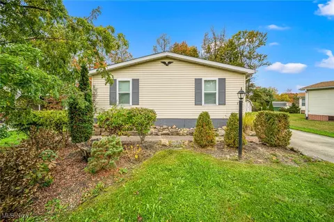 151 Oaktree Ln, Hiram, OH 44234
