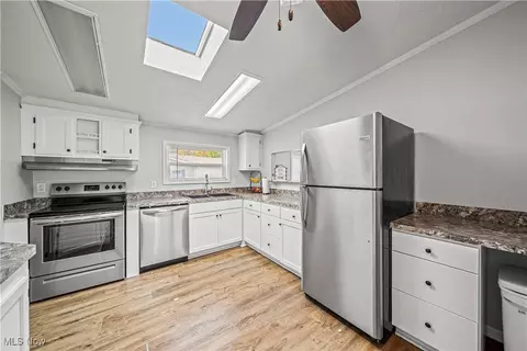 Kitchen - 151 Oaktree Ln, Hiram, OH 44234 photo 1 of 2