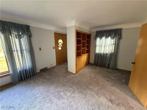 Living - 3558 E Sprague Rd, Broadview Heights, OH 44147 photo 5 of 8