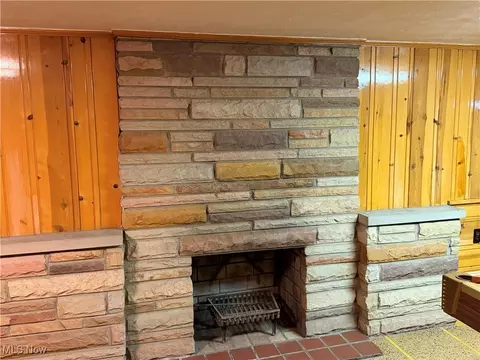 Living - 3558 E Sprague Rd, Broadview Heights, OH 44147 photo 8 of 8