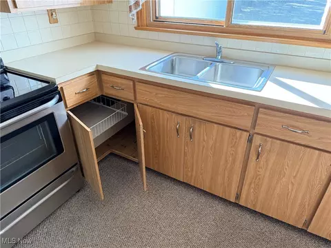 Kitchen - 3558 E Sprague Rd, Broadview Heights, OH 44147 photo 3 of 3