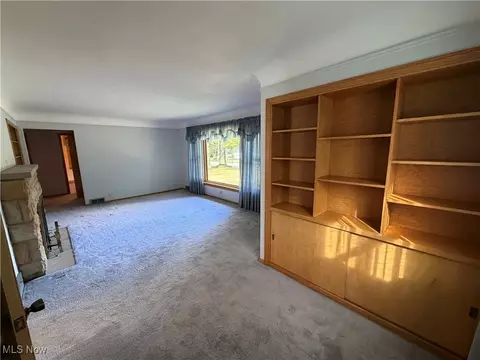 Living - 3558 E Sprague Rd, Broadview Heights, OH 44147 photo 7 of 8