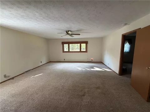 Living - 3558 E Sprague Rd, Broadview Heights, OH 44147 photo 4 of 8