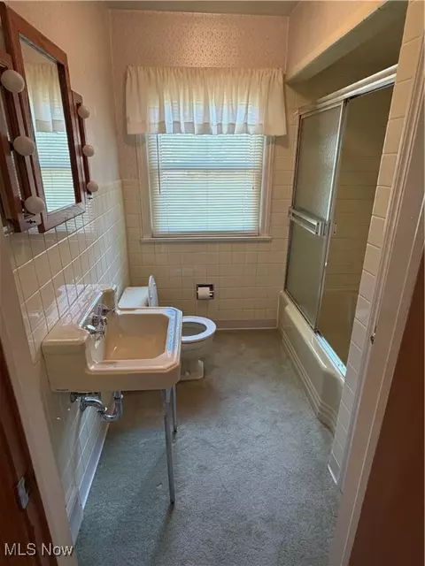 Bath - 3558 E Sprague Rd, Broadview Heights, OH 44147 photo 3 of 5