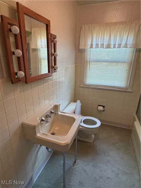 Bath - 3558 E Sprague Rd, Broadview Heights, OH 44147 photo 2 of 5