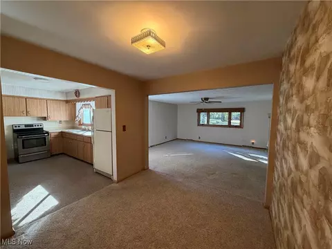 Living - 3558 E Sprague Rd, Broadview Heights, OH 44147 photo 2 of 8