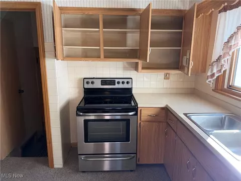 Kitchen - 3558 E Sprague Rd, Broadview Heights, OH 44147 photo 2 of 3