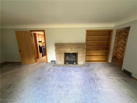 Living - 3558 E Sprague Rd, Broadview Heights, OH 44147 photo 6 of 8