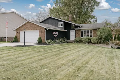 5870 N Crossview Rd, Seven Hills, OH 44131
