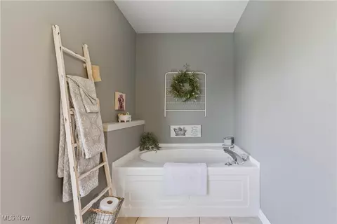 Bath - 8314 Sapphire Ave NE, Canton, OH 44721 photo 4 of 4
