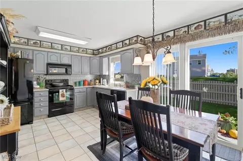 Kitchen - 8314 Sapphire Ave NE, Canton, OH 44721 photo 1 of 3